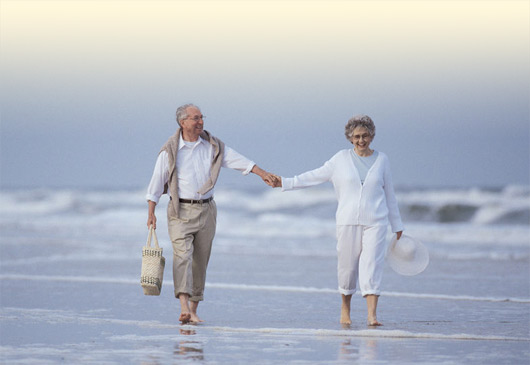 Παππού-Γιαγιά περπατούν στη Θάλασσα